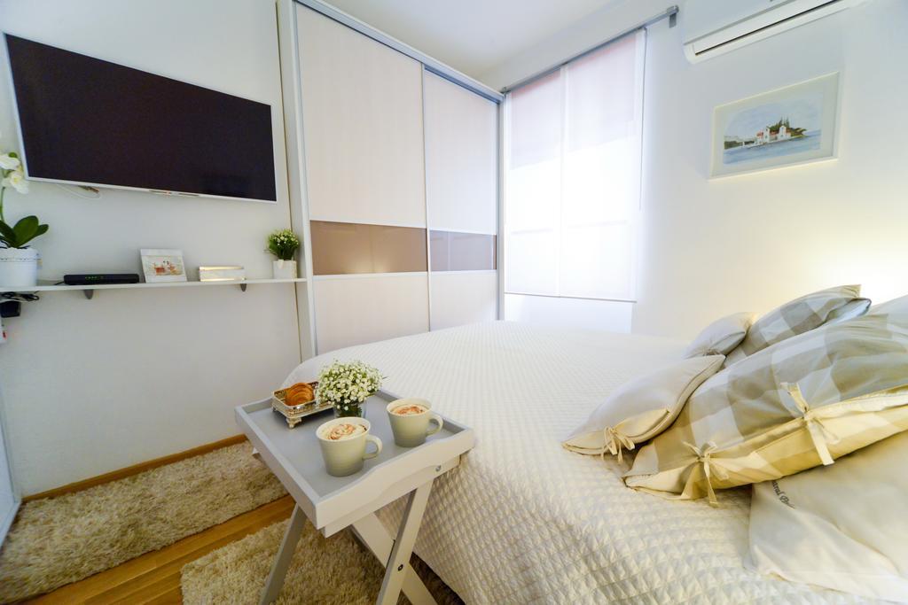 Central Palace Apartment Zara Esterno foto