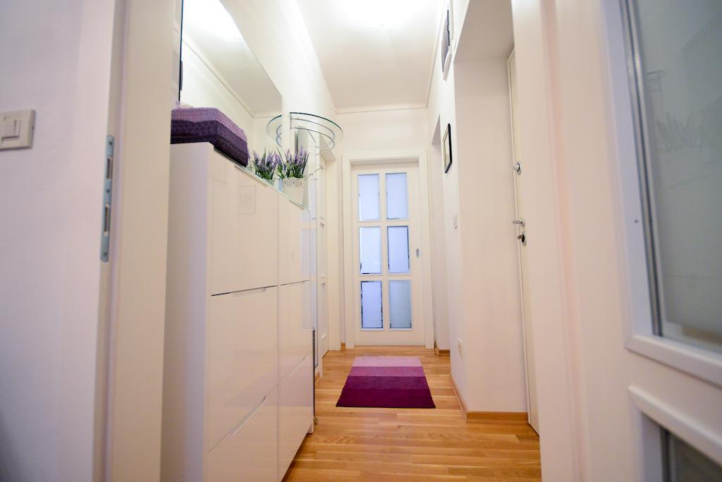 Central Palace Apartment Zara Esterno foto